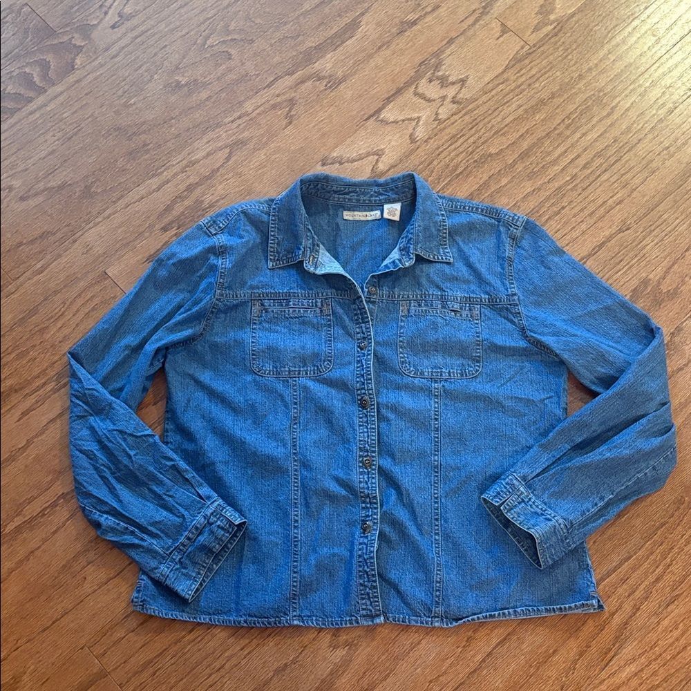 Mountain Lake size XL, denim shirt with metal buttons in the front